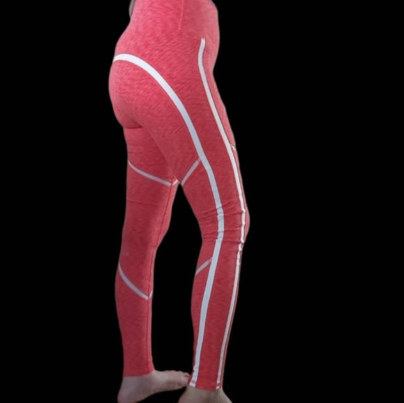 ALO Yoga Continuity Leggings . - Picture 8 of 16